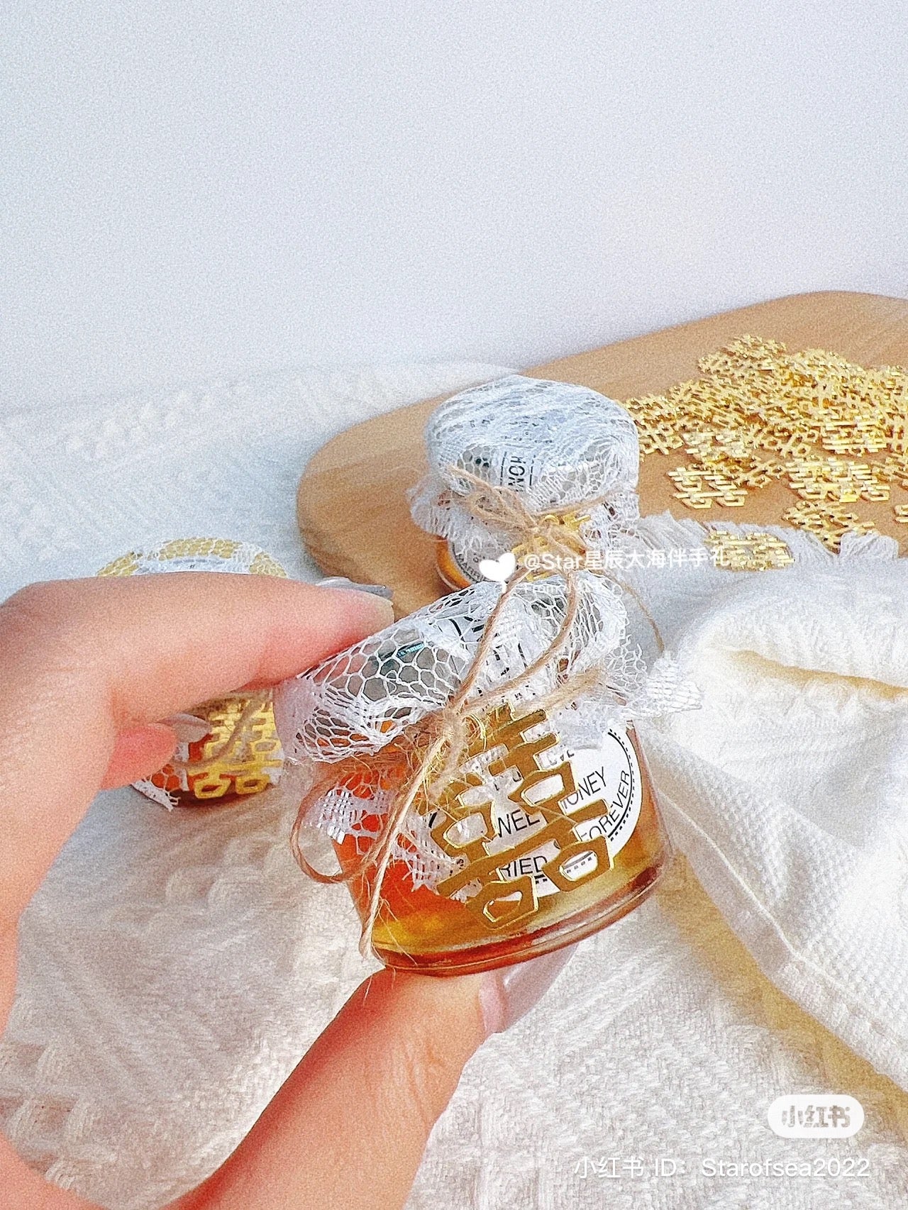 Luxe Golden Honey Door Gift