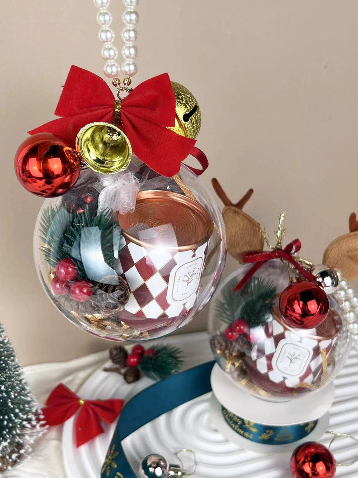 (Exclusive) Christmas Joy Crystal Ball