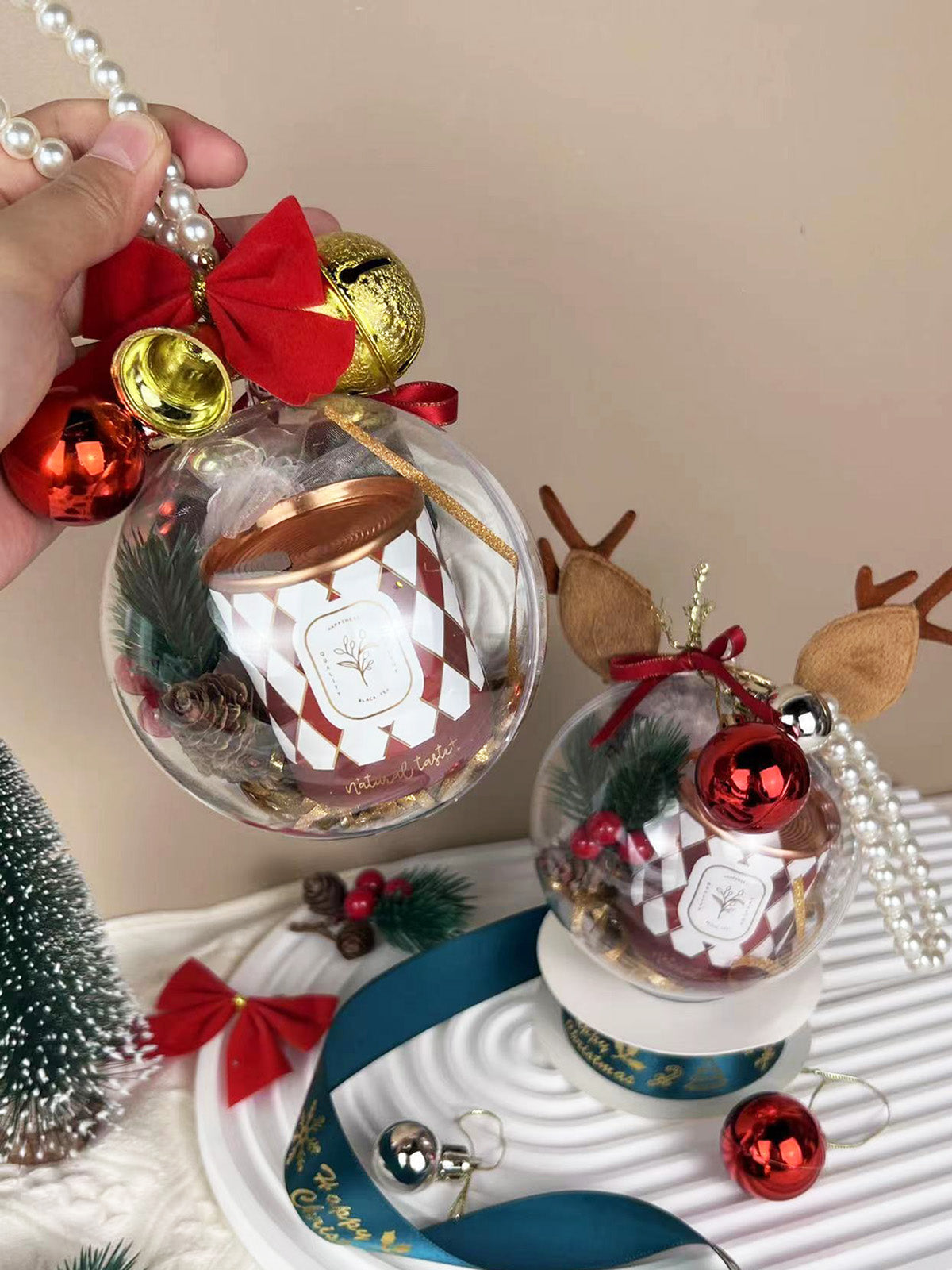 (Exclusive) Christmas Joy Crystal Ball