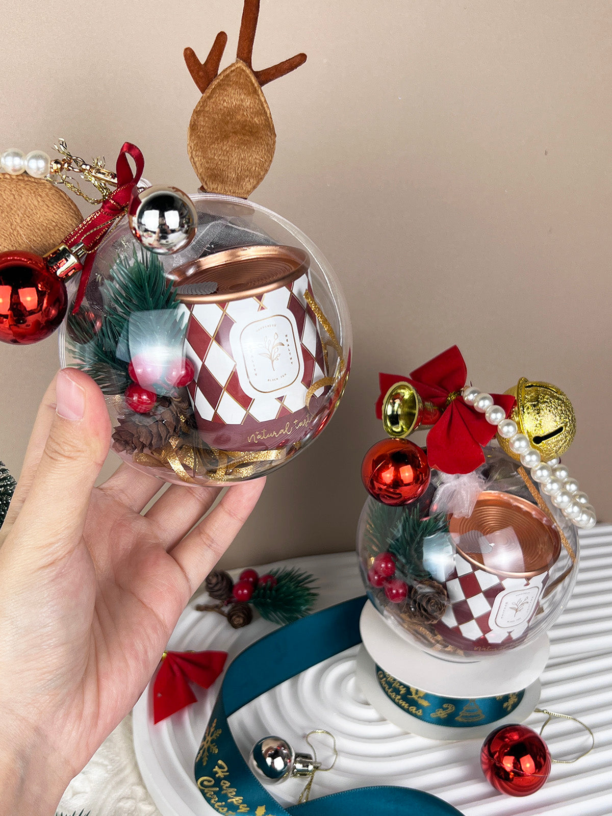 (Exclusive) Christmas Joy Crystal Ball