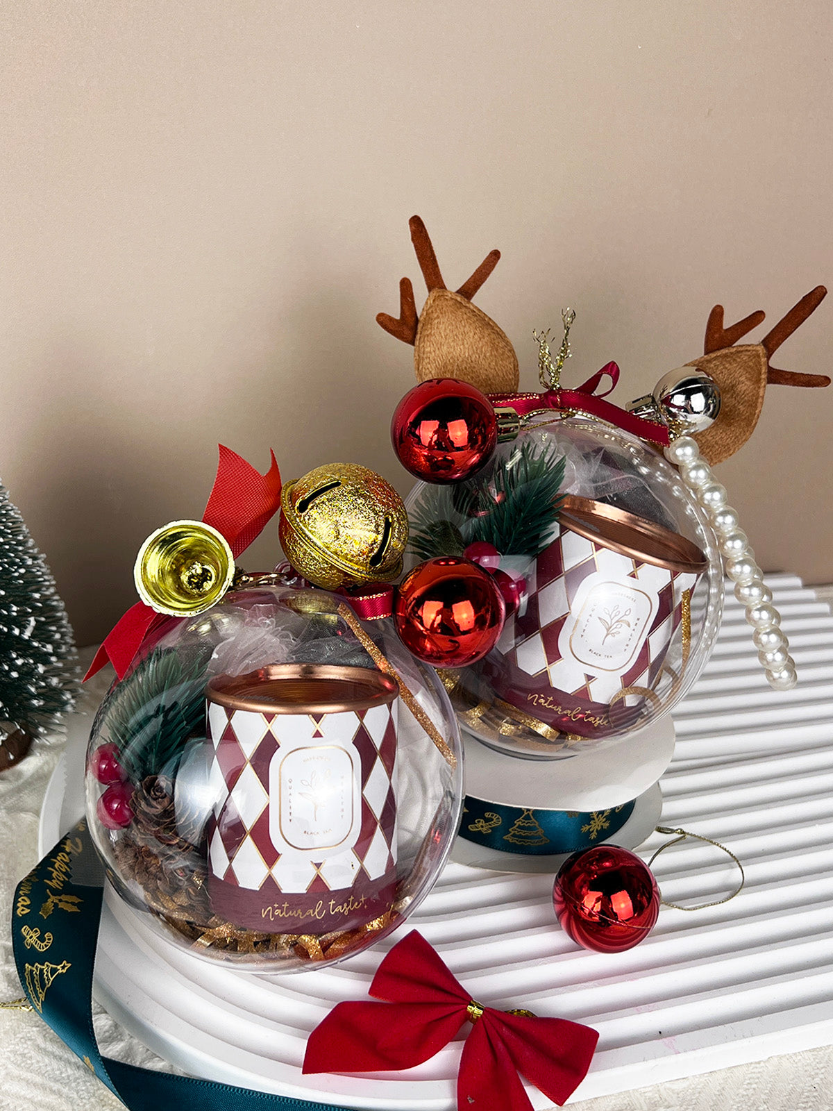 (Exclusive) Christmas Joy Crystal Ball
